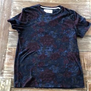 Abercrombie & Fitch Tee